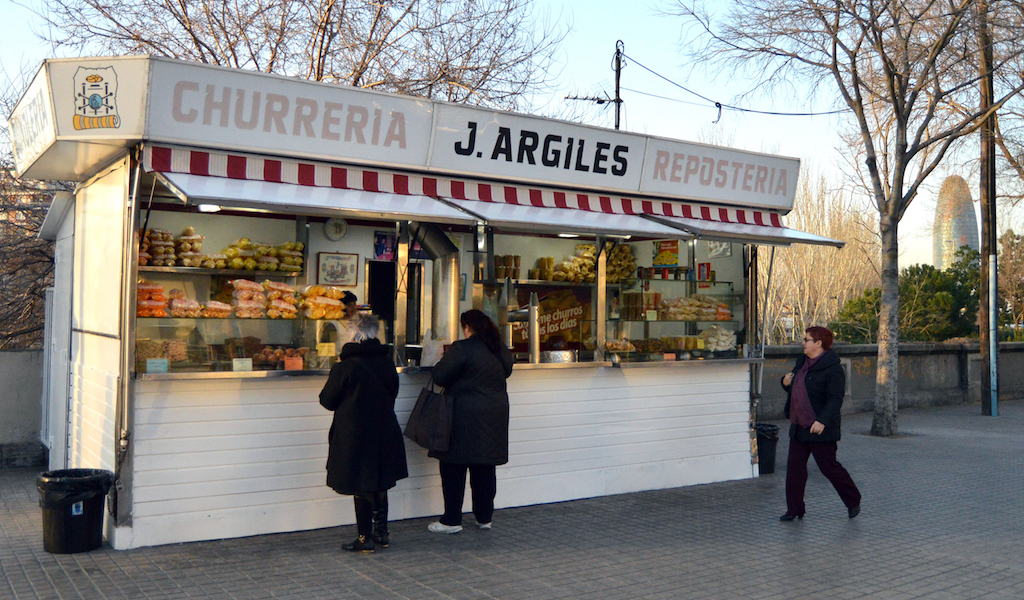 Churrería J. Argiles, delante del metro de Marina.