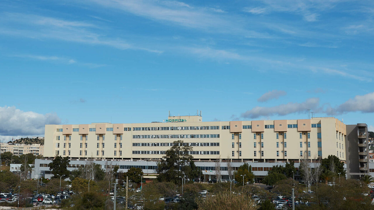 Una joven de 17 años salta por un balcón de un segundo piso en Torremolinos para huir de su expareja