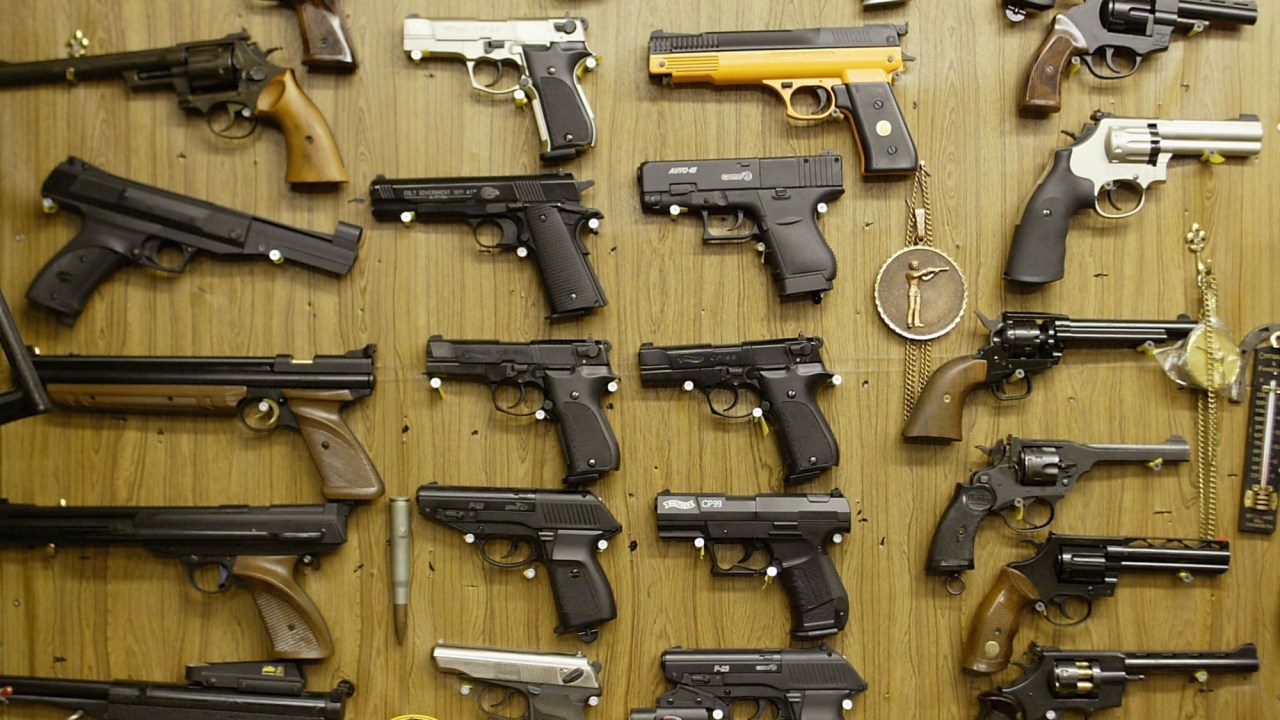 El gobernador de Florida aprueba una ley que permite llevar armas sin permiso