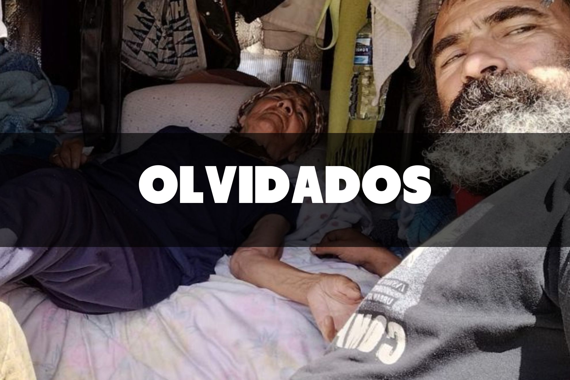 La desesperación de un vecino de Algeciras que vive en una furgoneta con su madre enferma