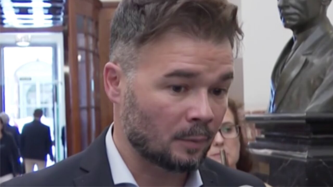 La reacción de Rufián a la noticia de la supuesta hija secreta del rey emérito: "¿Solo una hija secreta tiene?"