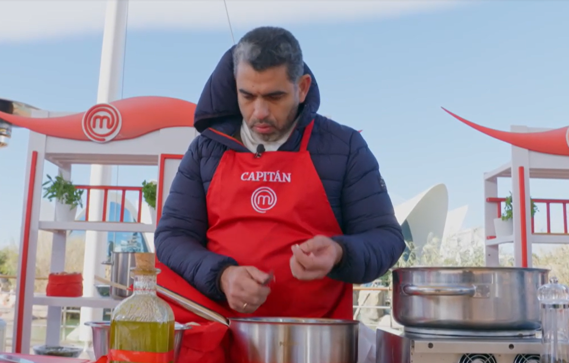 El sacerdote de "MasterChef" desata la polémica con un comentario "machista"