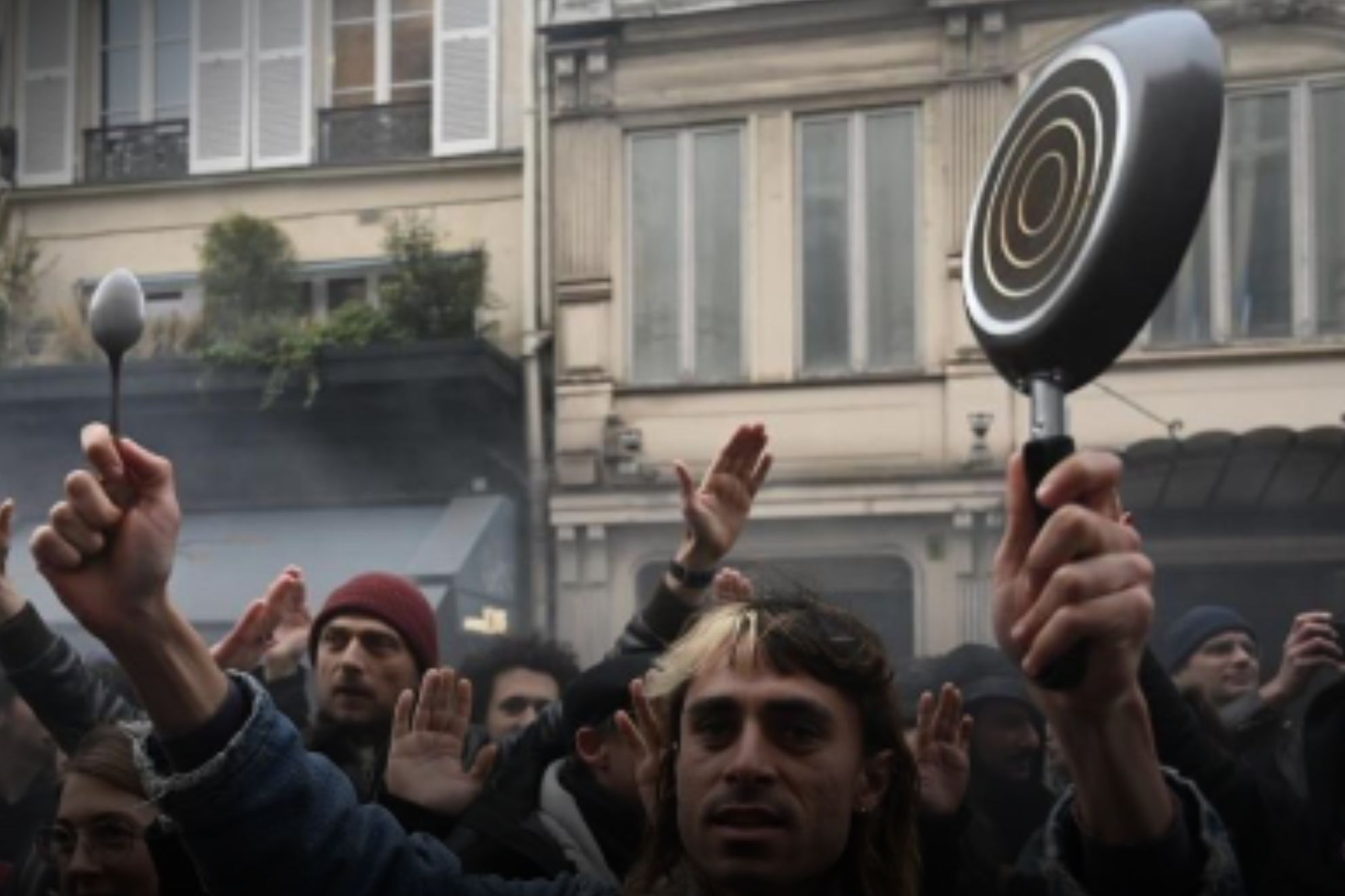 Silencio, nunca: caceroladas contra Macron en las protestas en Francia contra la reforma de las pensiones