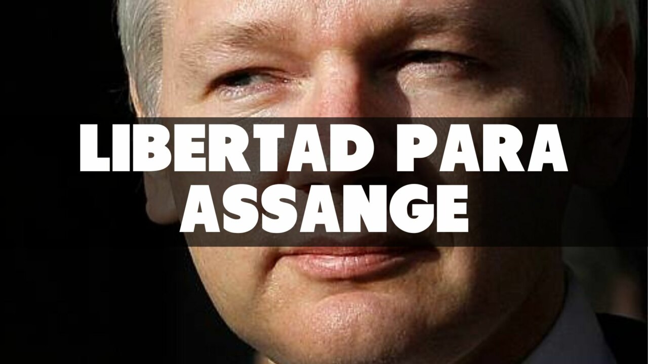 Activistas reclaman la libertad de Assange durante un acto protagonizado por Antony Blinken