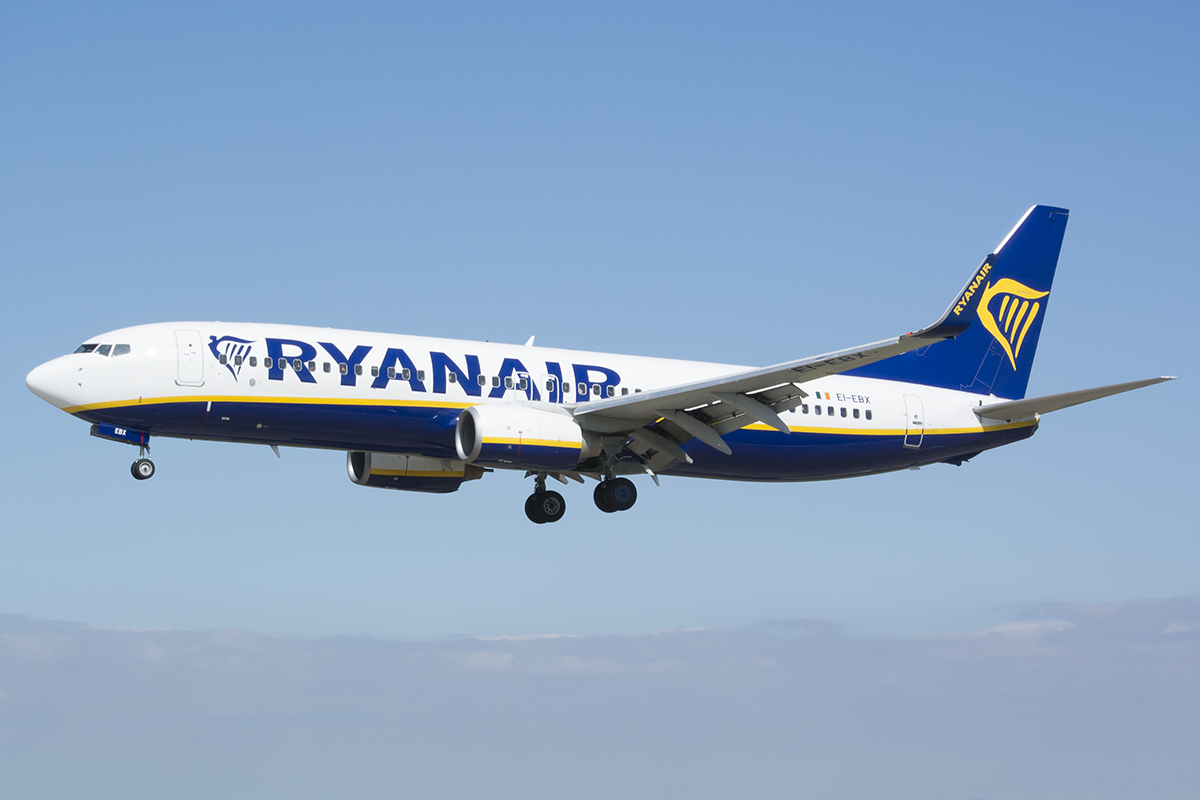 Ryanair se burla de una pareja en su luna de miel por quejarse de no tener ventanilla