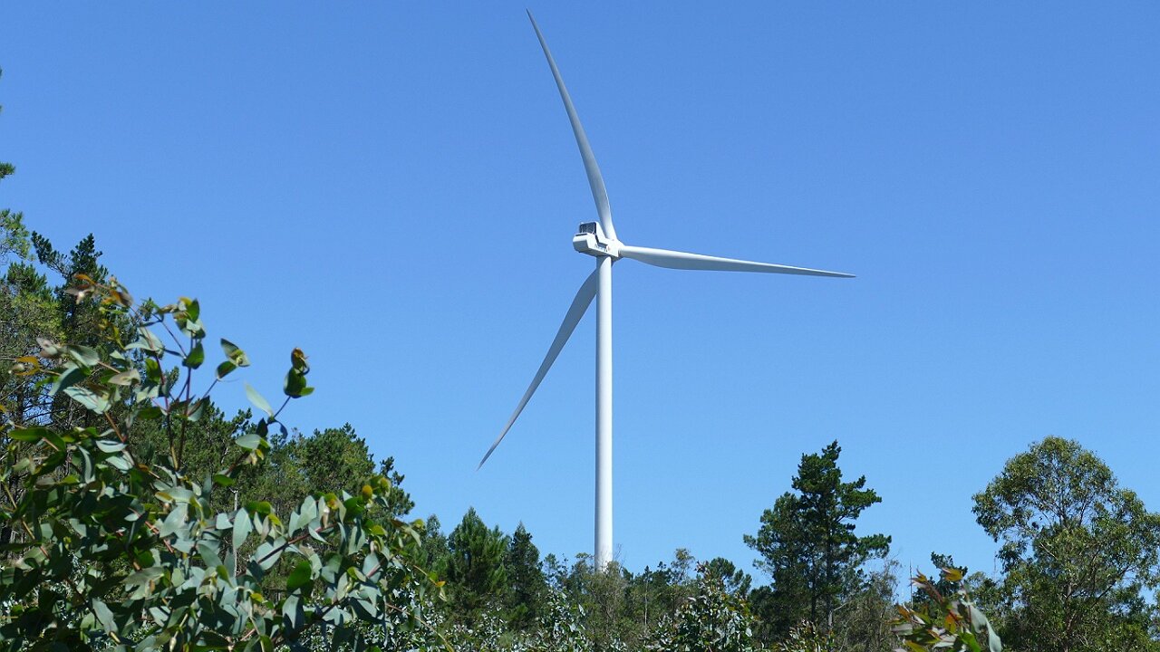 Rechazan una "Justicia a la carta" para las empresas del oligopolio energético e instan a la patronal a respetar las reglas del juego democrático y acatar las sentencias contrarias a los parques eólicos en Galicia