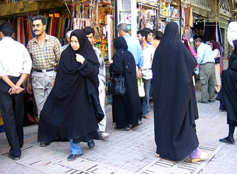 Irán utiliza inteligencia artificial para identificar a las mujeres que no usan velo para castigarlas