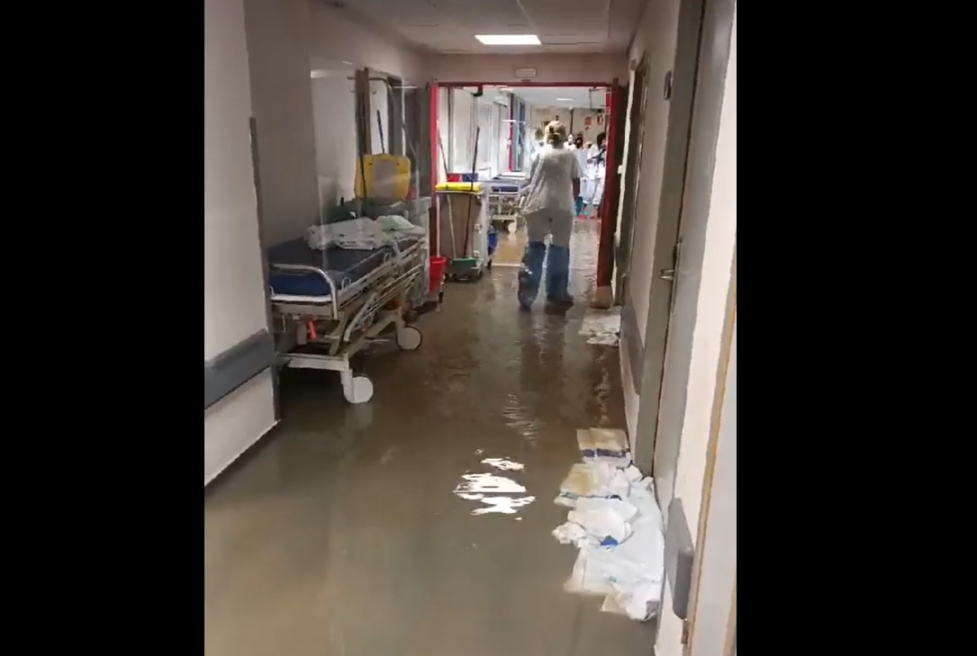 La rotura de una tubería por las obras del Metro inunda las urgencias del hospital La Paz en Madrid
