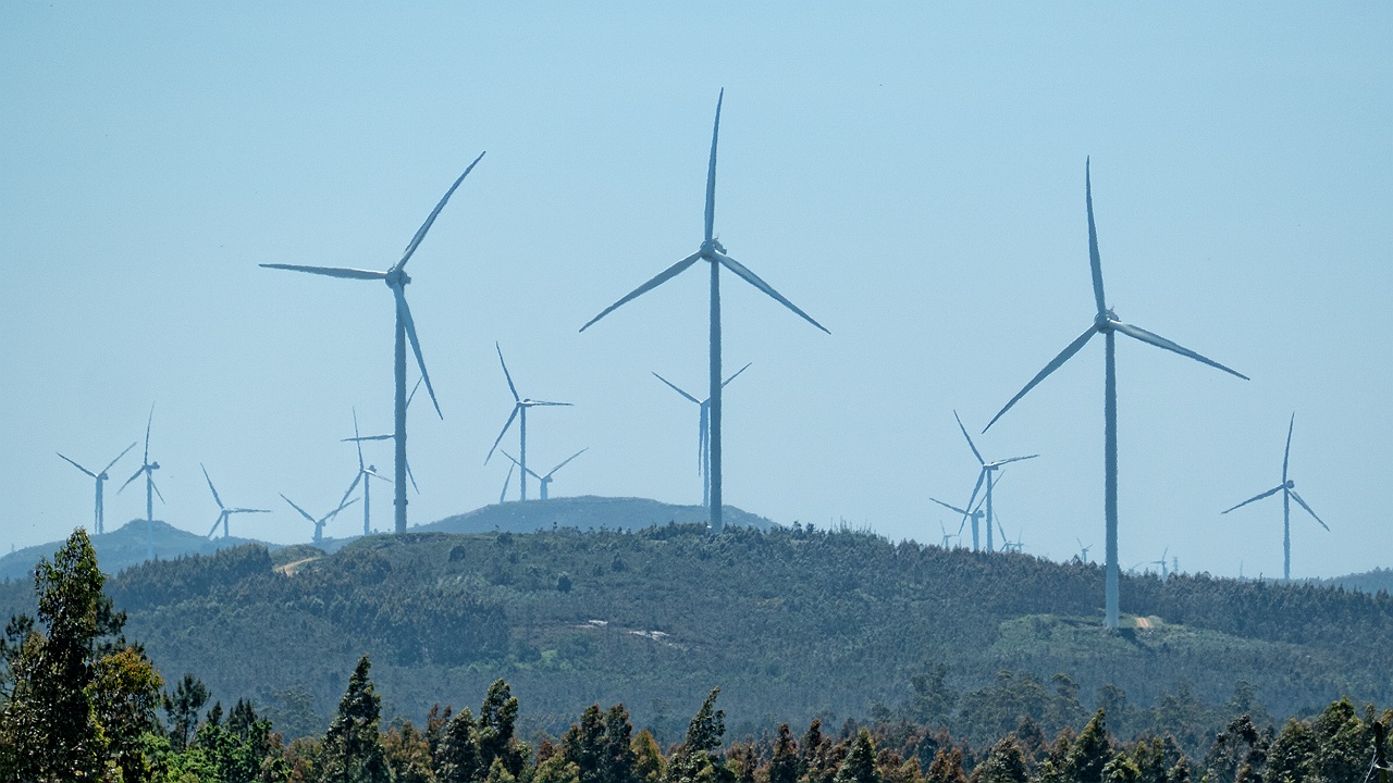 El cambio legislativo anunciado por la Xunta de Galicia para favorecer el "interés público superior" de los parques eólicos convierte el proceso de evaluación ambiental en papel mojado y va contra el interés general de la ciudadanía