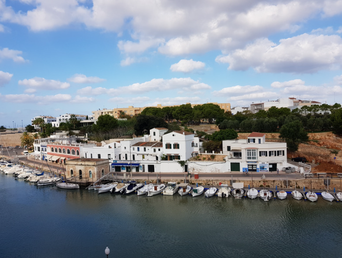 Menorca gana la guerra al 'expolio geológico' de los turistas