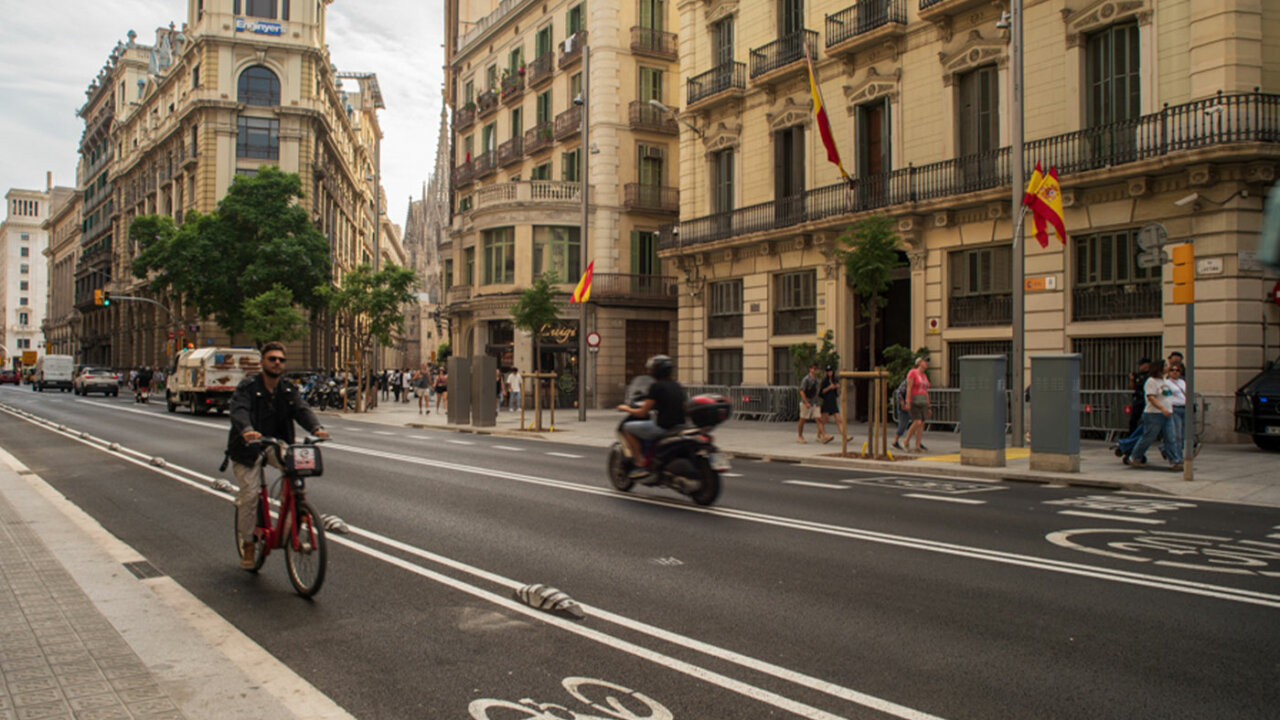 La contaminación en Vía Augusta se reduce en un 41% gracias al carril bici