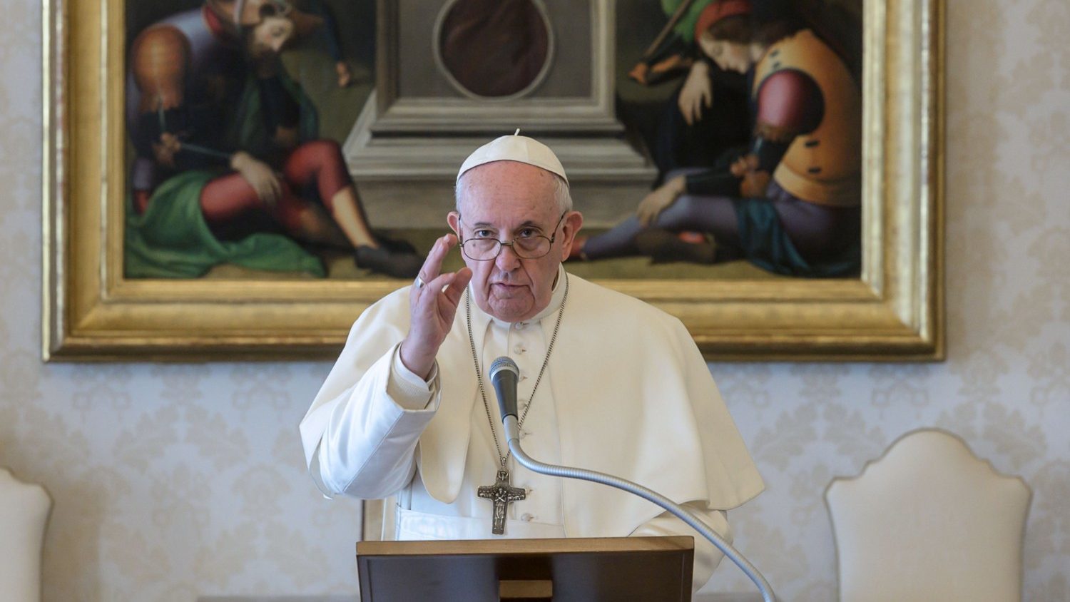 El Papa Francisco señala la hipocresía de quienes critican la bendición de homosexuales y no de empresarios explotadores