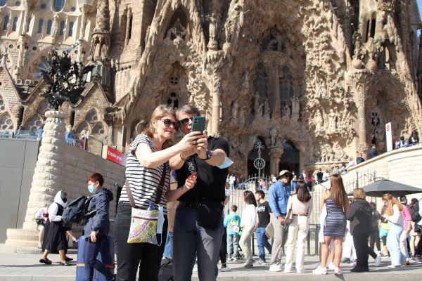 Barcelona desbordada: 900.000 turistas en febrero, un nuevo récord histórico