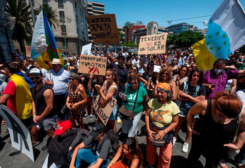 Marea de 200.000 voces en Canarias contra el turismo descontrolado: Exigen respeto y dignidad para sus islas