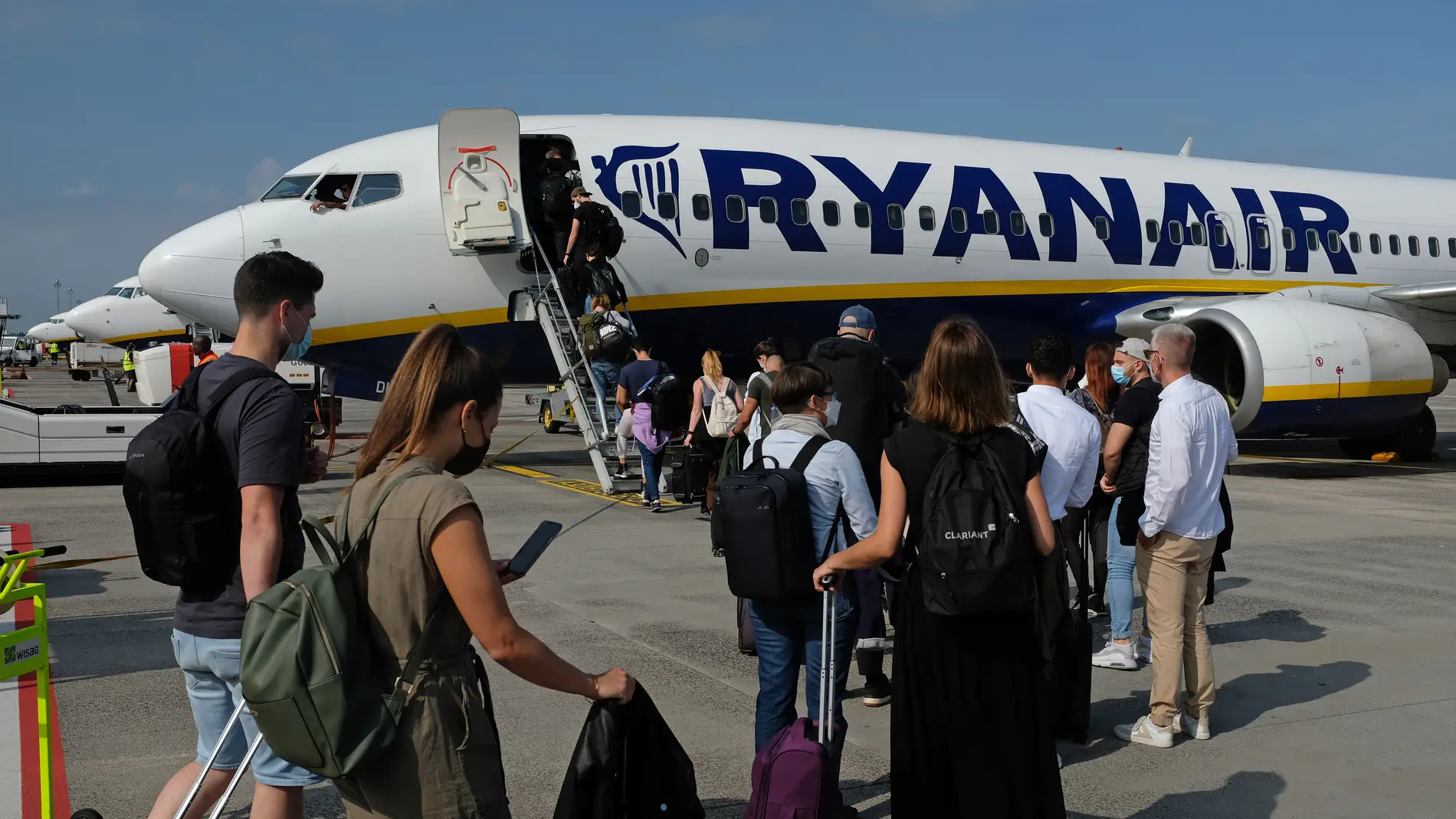 ¡Multa histórica a Ryanair, Vueling, EasyJet y Volotea por cobrar el equipaje de mano y ocultar precios!