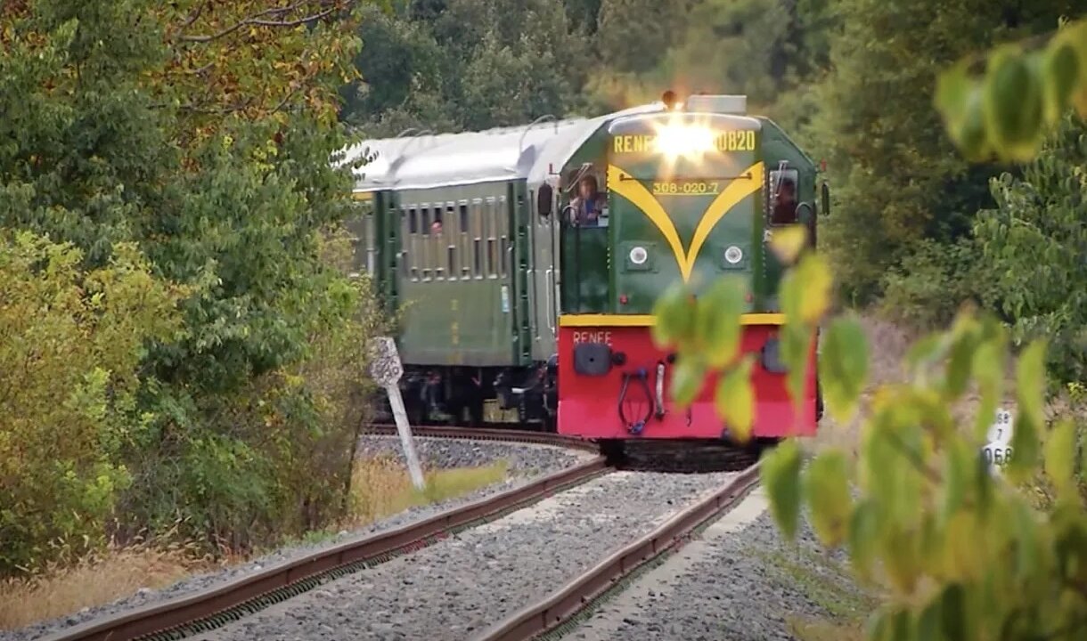 El tren más pintoresco de Catalunya: dos horas de vistas impresionantes y sostenibles