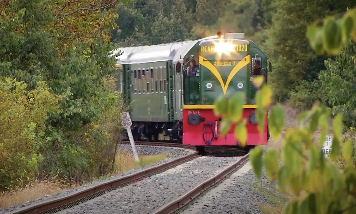 El tren más pintoresco de Catalunya: dos horas de vistas impresionantes y sostenibles