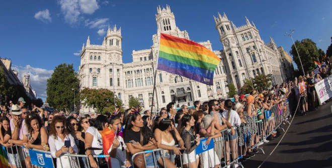 Indignación: La Audiencia absuelve al hombre que amenazó con "hacer heterosexual a hostias" a un joven en el Orgullo de Barcelona